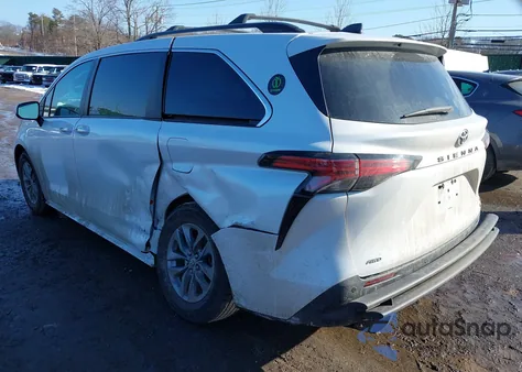 2022 Toyota Sienna Xle z USA, uszkodzony, nr VIN 5TDYSKFC0NS044241